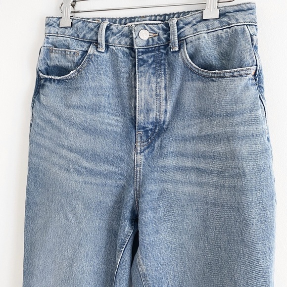 Zara High Waist Straight Jeans, Light Wash, Size 4, 100% Cotton - Picture 2 of 9